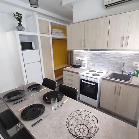 アパート Petmeza 1 F *